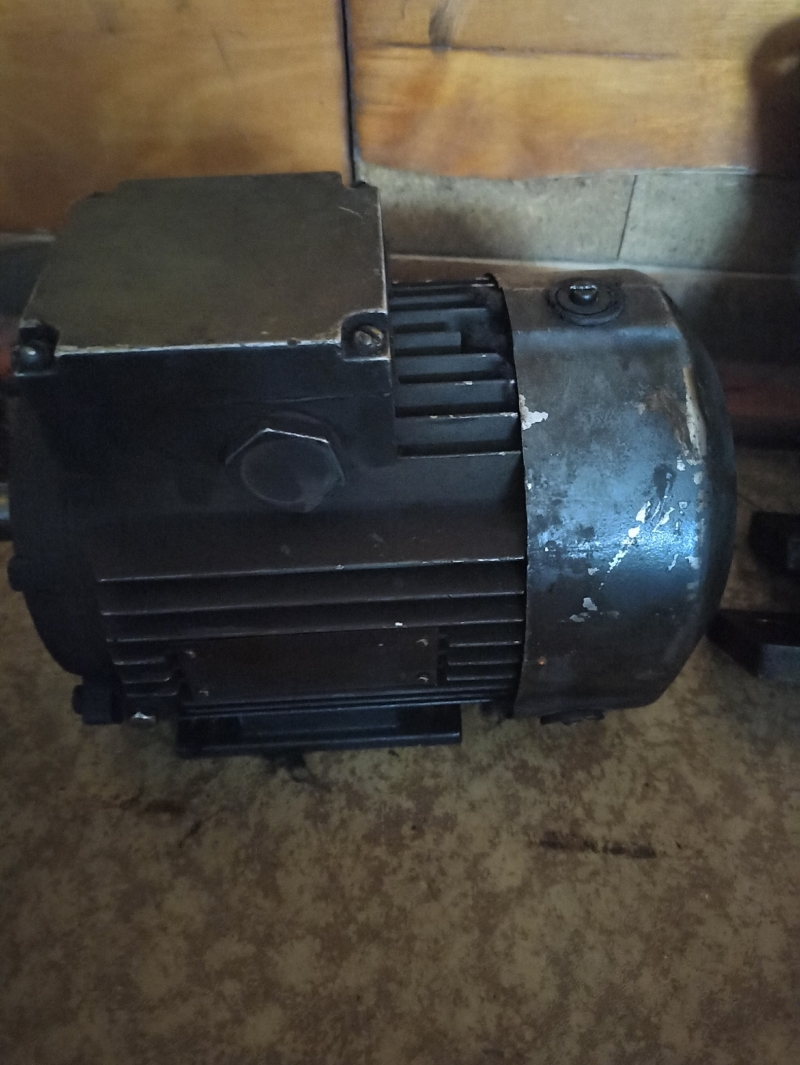 ��������� ����������� 0.75 ���, 380 v, 3000 ��.