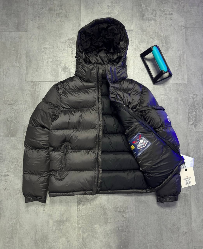 ����� MONCLER